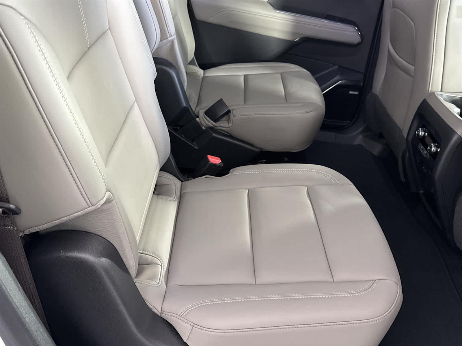 Thumbnail: 2024 GMC Acadia - 15