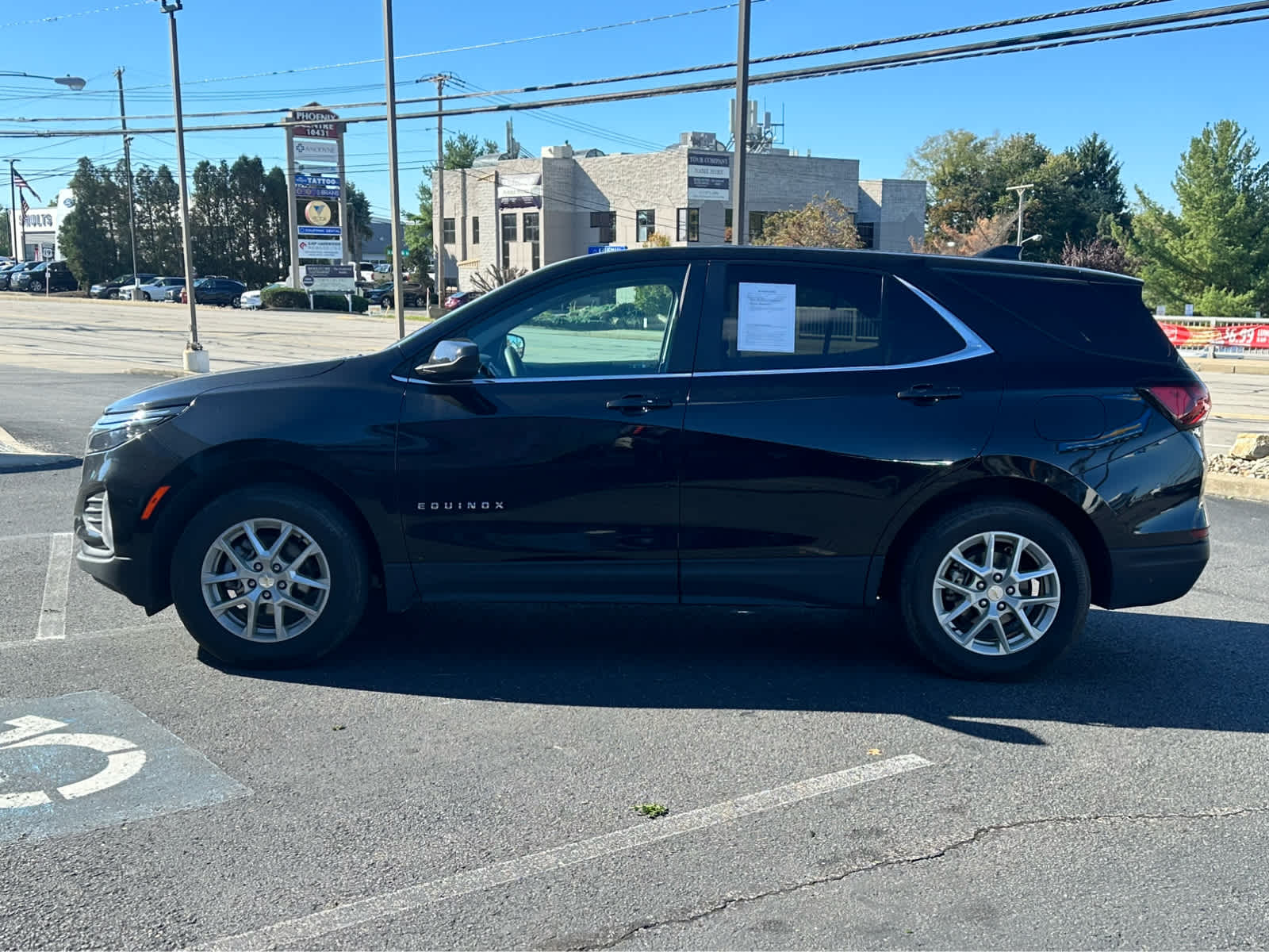 Thumbnail: 2022 Chevrolet Equinox - 4