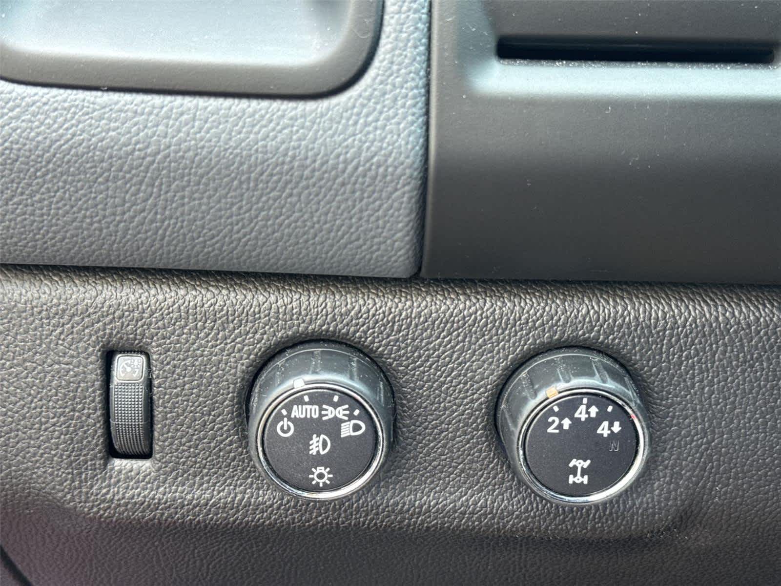 Thumbnail: 2015 Chevrolet Colorado - 26