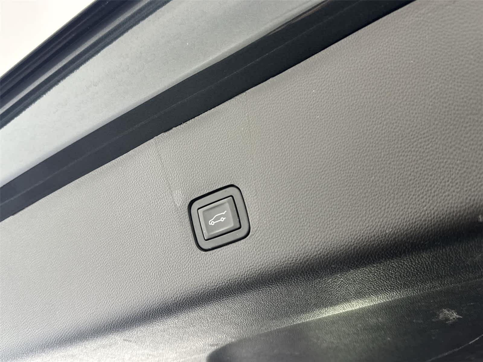 Thumbnail: 2019 Chevrolet Traverse - 16