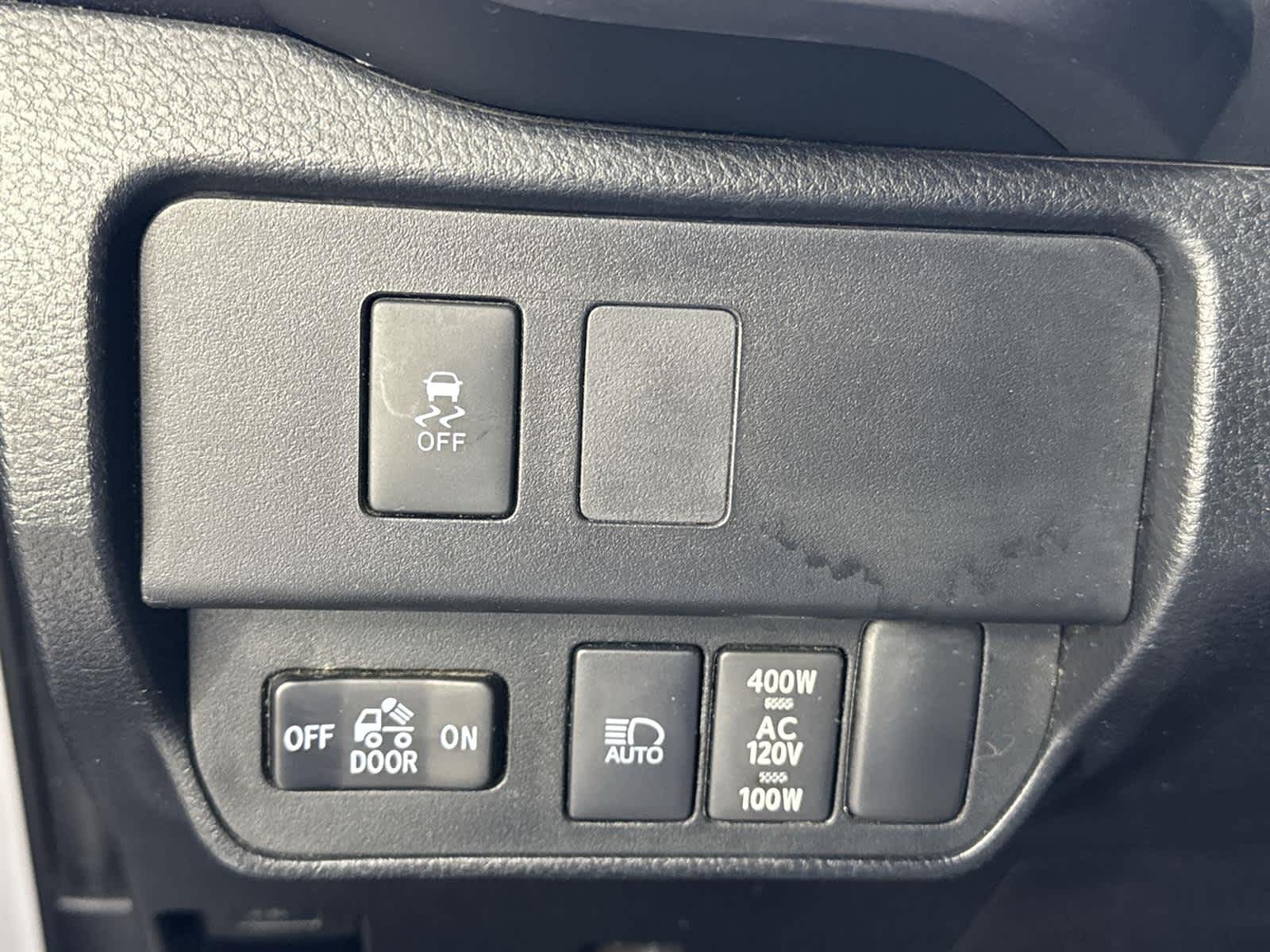 Thumbnail: 2020 Toyota Tacoma - 24