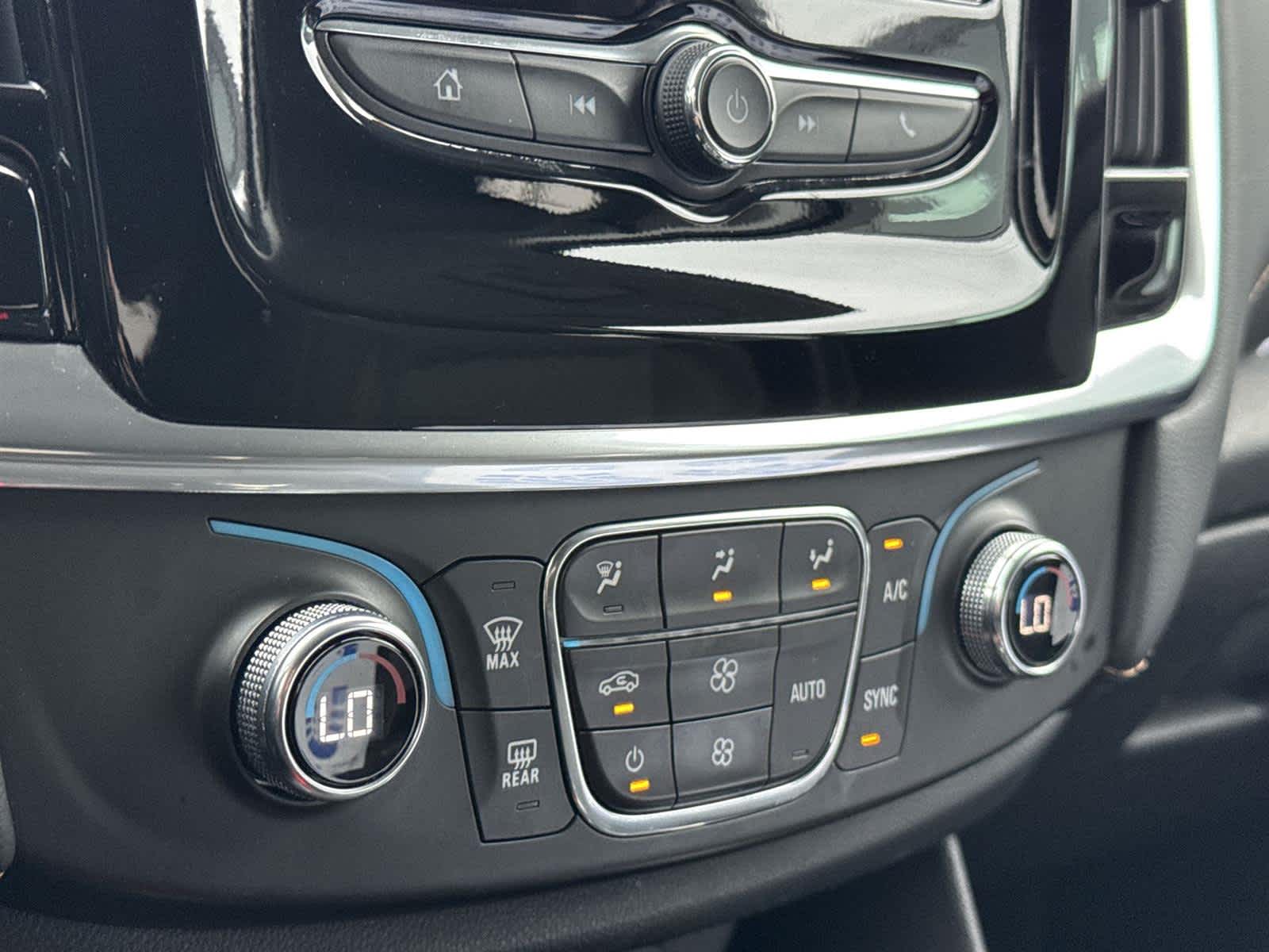 Thumbnail: 2021 Chevrolet Traverse - 18