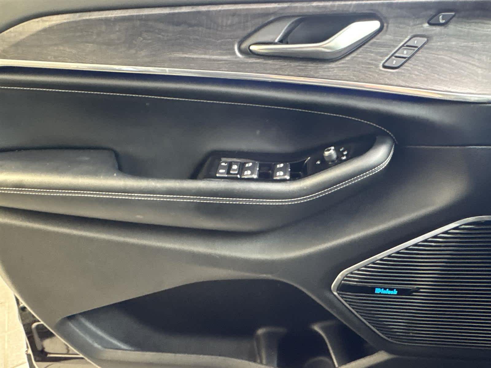 Thumbnail: 2022 Jeep Grand Cherokee - 23