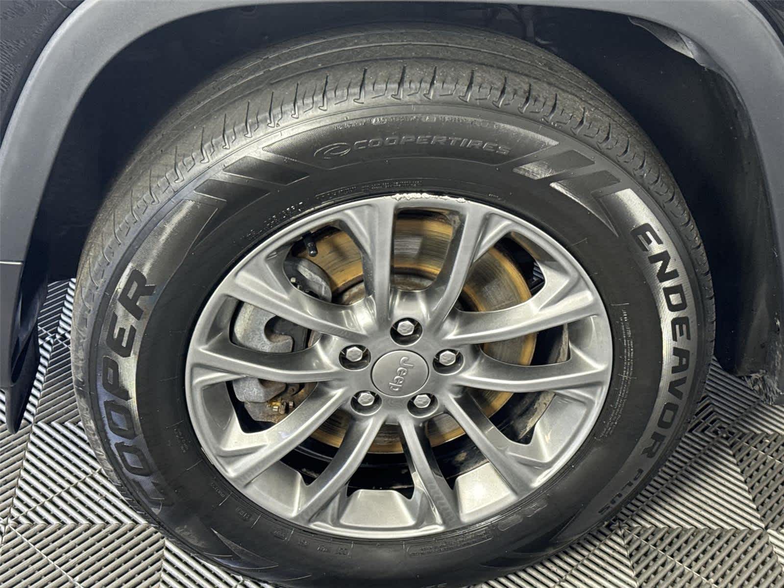 Thumbnail: 2019 Jeep Cherokee - 10
