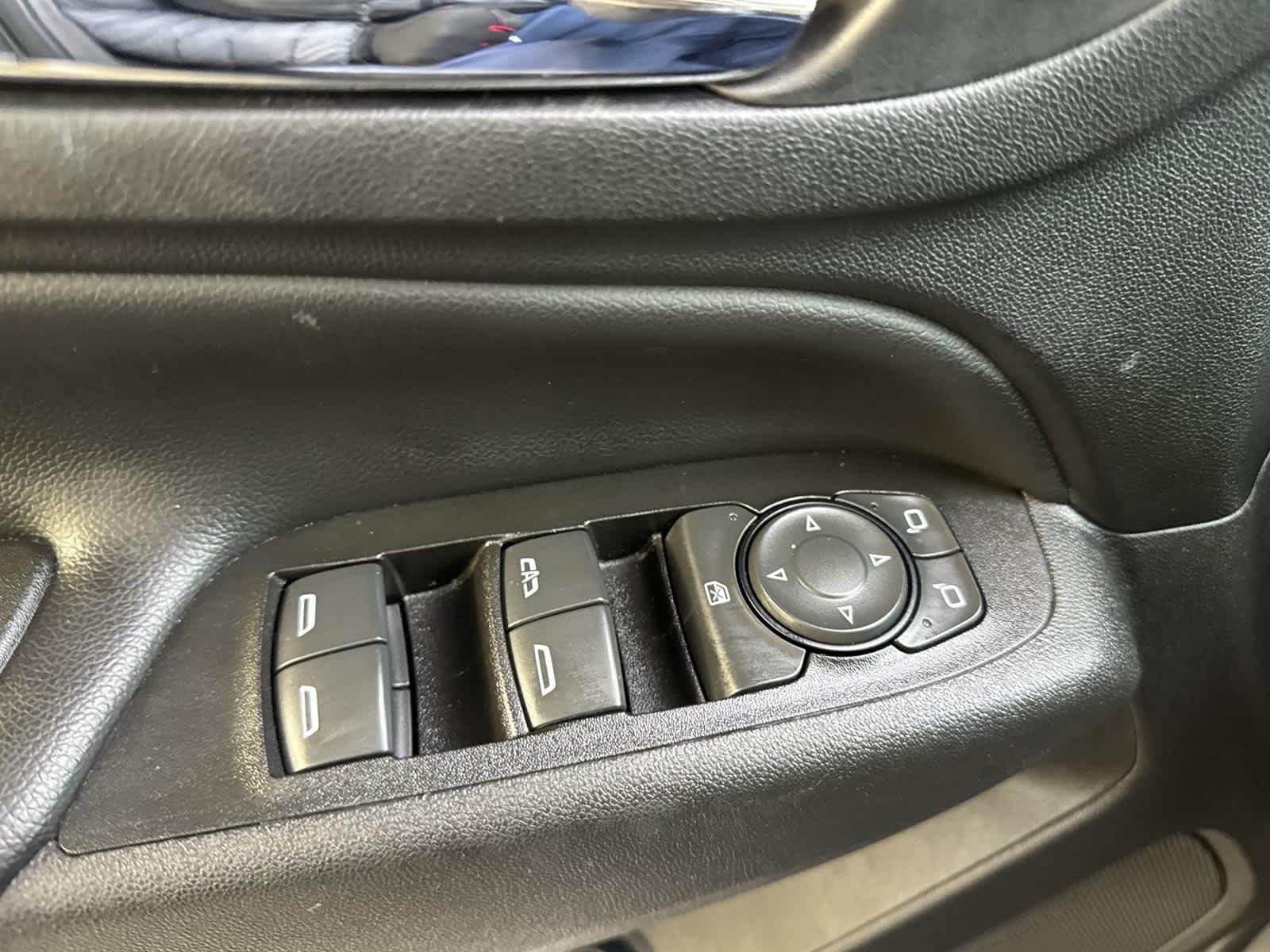 Thumbnail: 2020 Chevrolet Equinox - 25