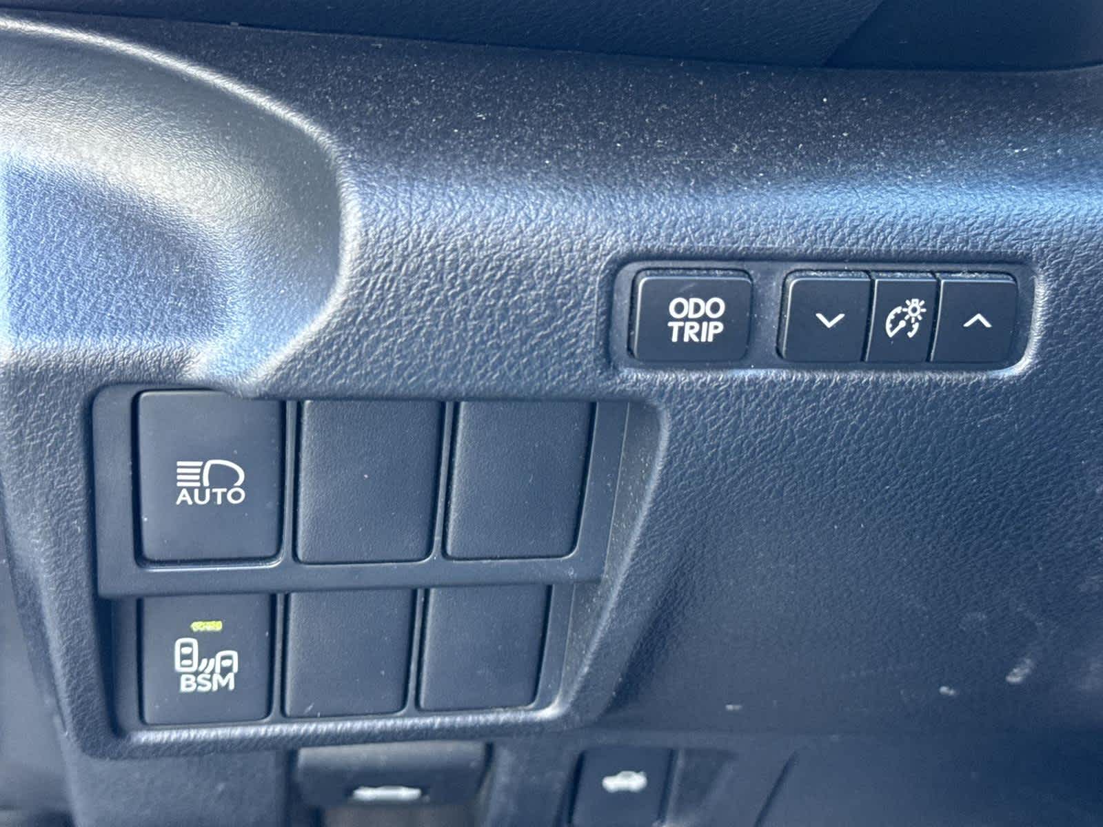 Thumbnail: 2018 Lexus IS - 24