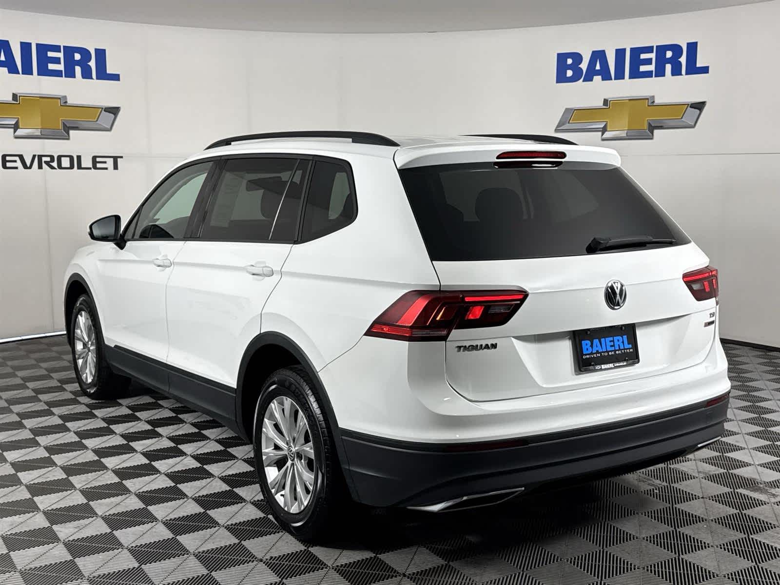 Thumbnail: 2018 Volkswagen Tiguan - 3