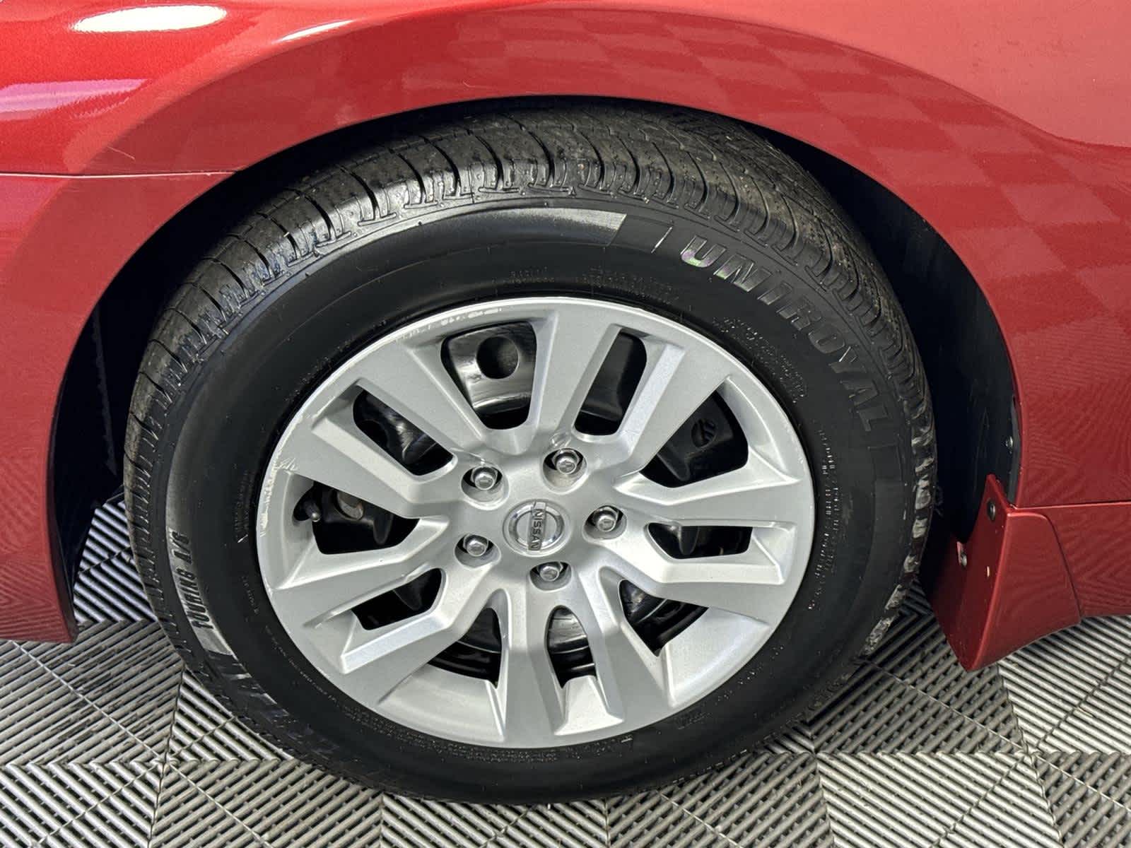 Thumbnail: 2015 Nissan Altima - 10