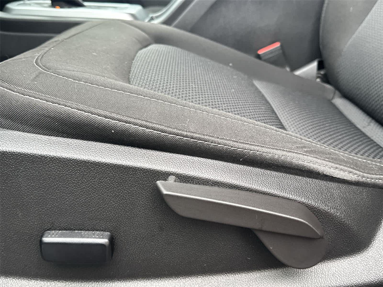 Thumbnail: 2022 Chevrolet Colorado - 12