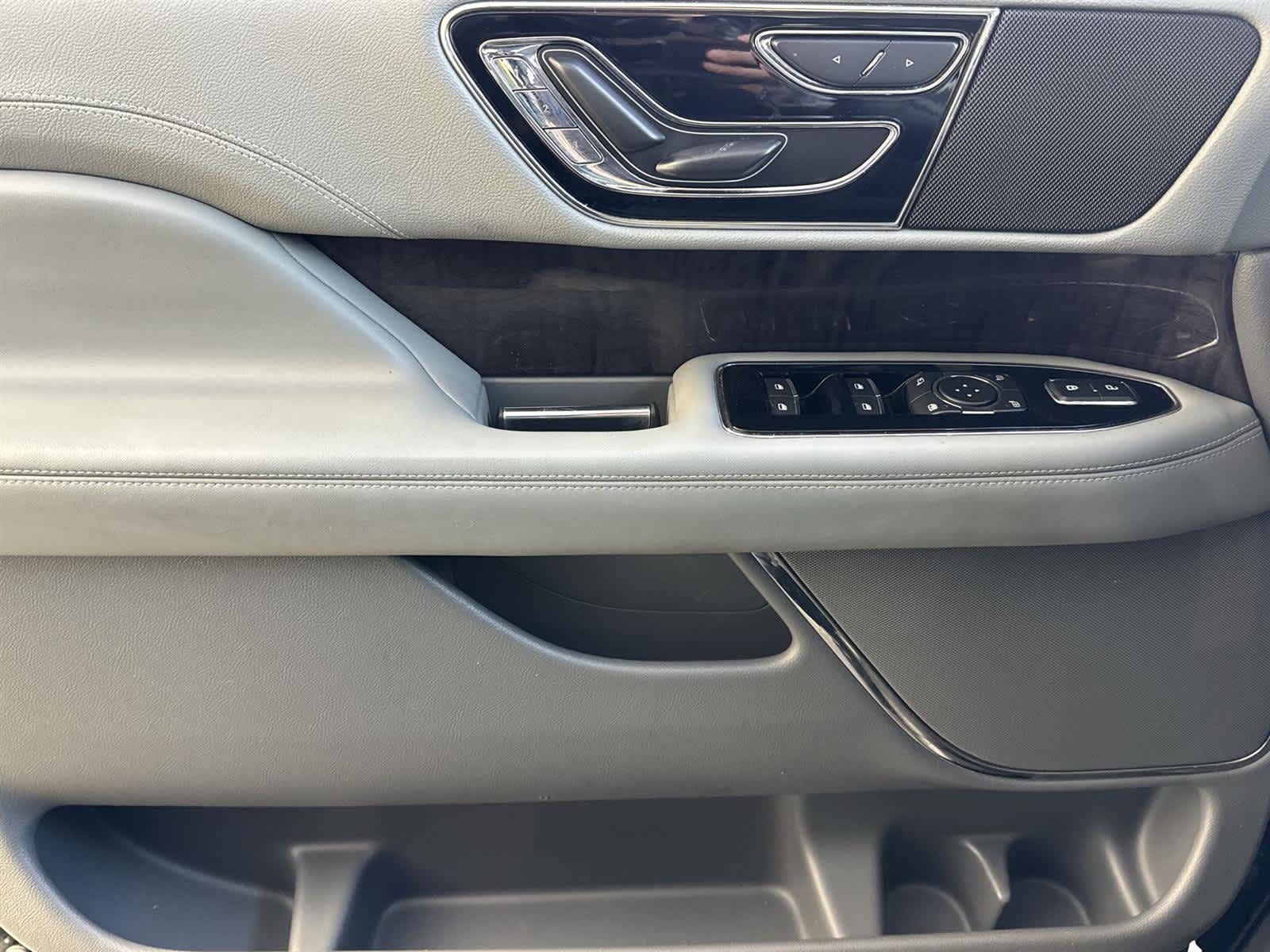 Thumbnail: 2019 Lincoln Navigator - 22