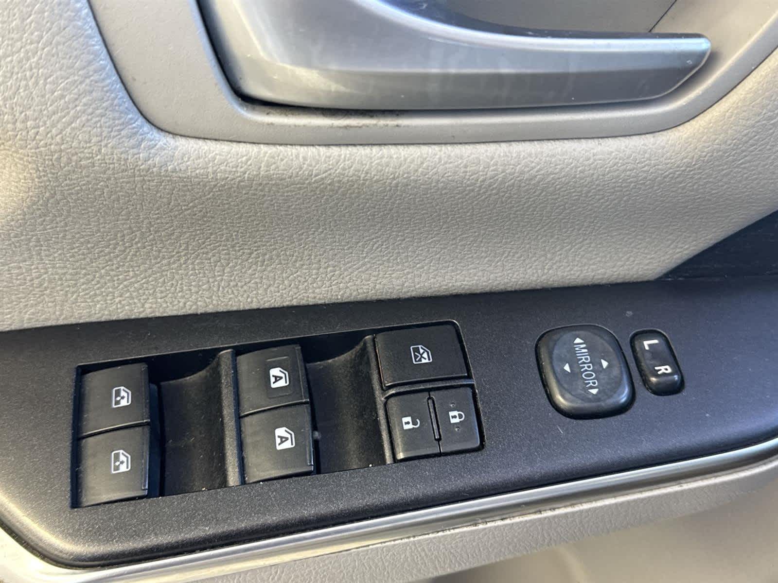 Thumbnail: 2016 Toyota Camry - 21