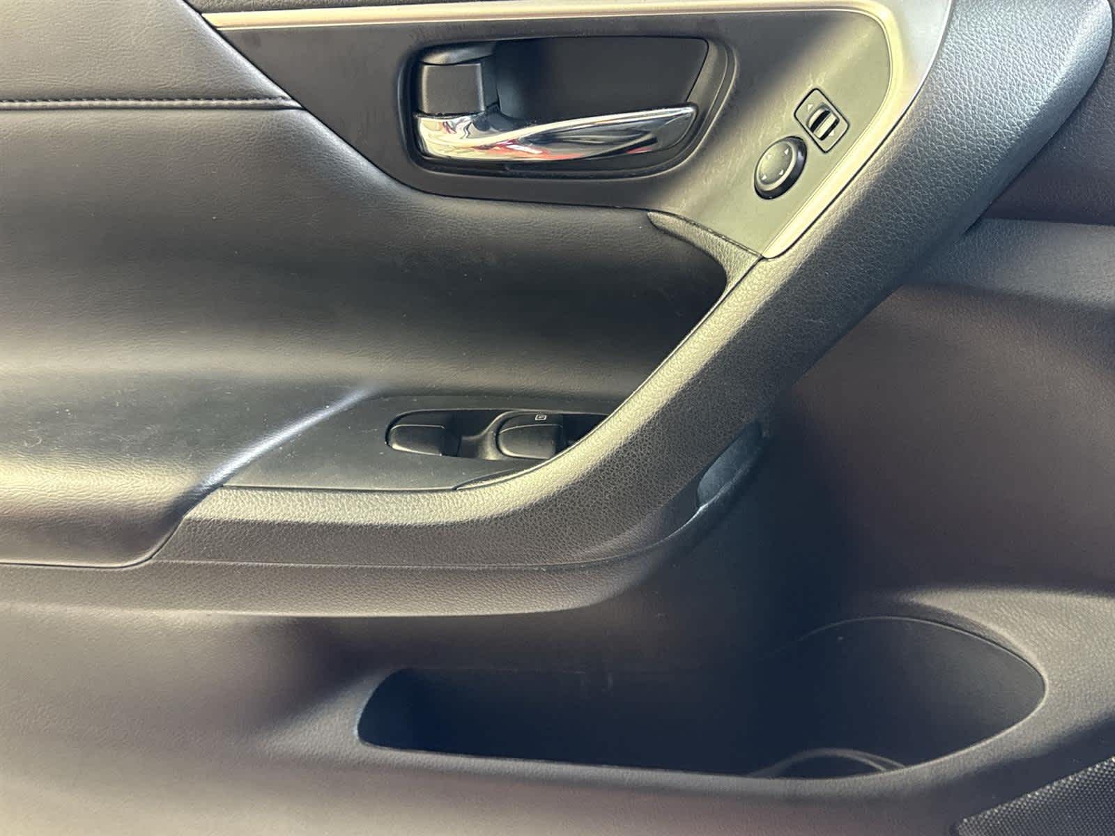 Thumbnail: 2015 Nissan Altima - 21