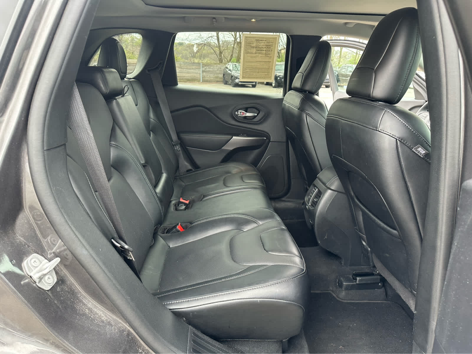 Thumbnail: 2022 Jeep Cherokee - 24