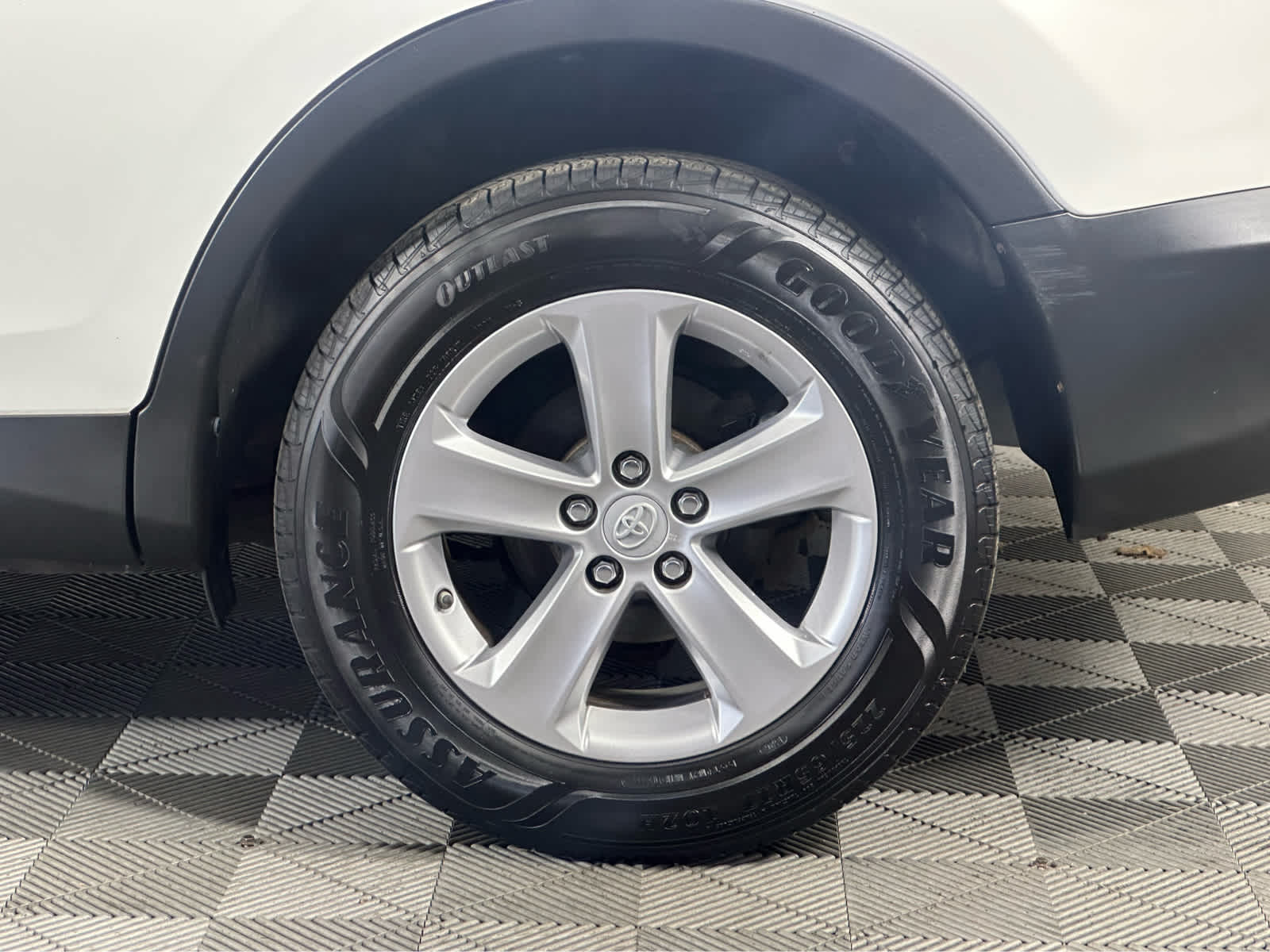 Thumbnail: 2013 Toyota RAV4 - 24