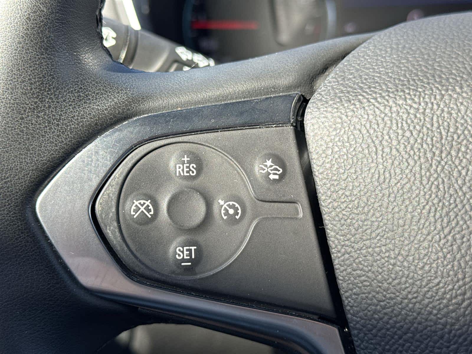 Thumbnail: 2023 Chevrolet Traverse - 27