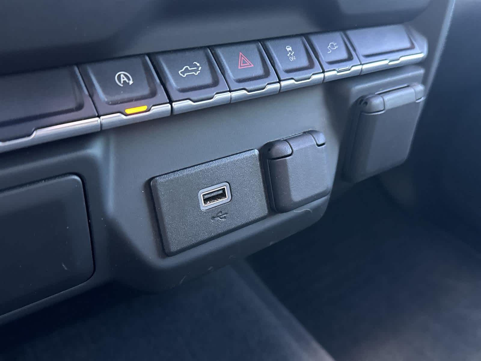 Thumbnail: 2020 Chevrolet Silverado 1500 - 30