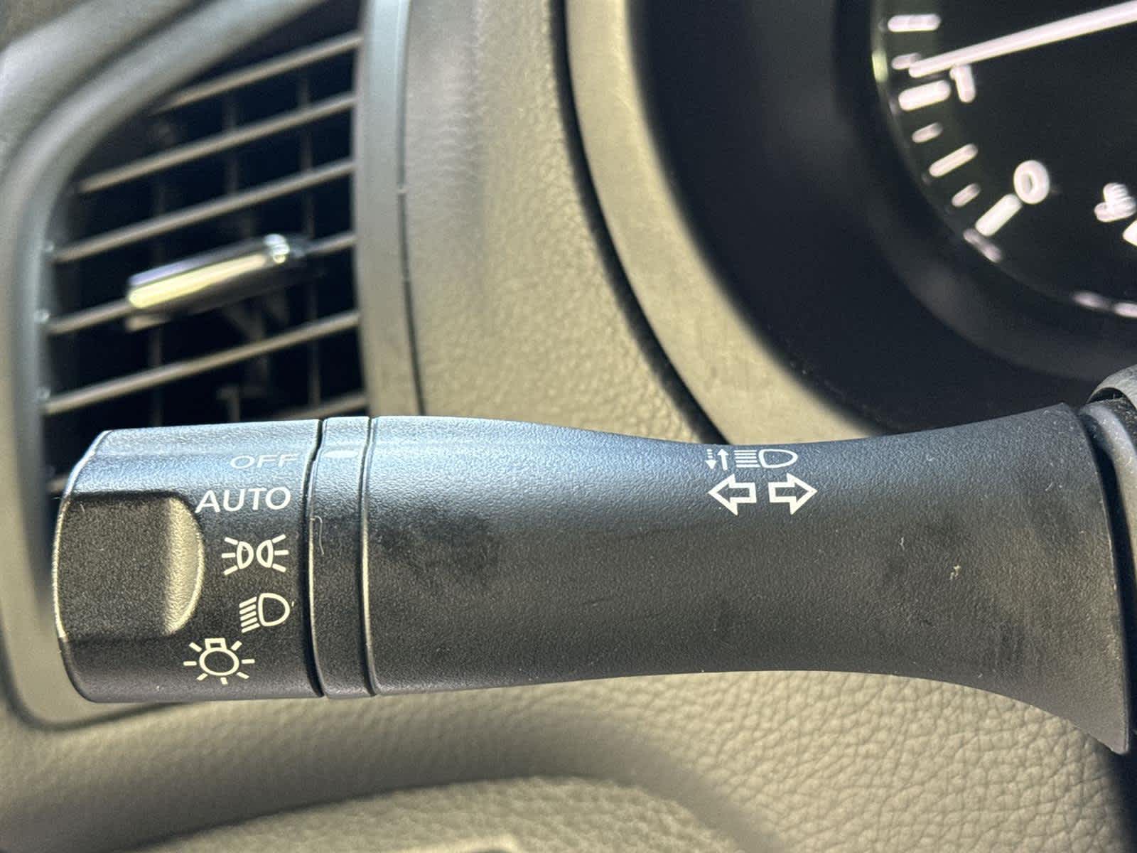 Thumbnail: 2015 Nissan Altima - 26