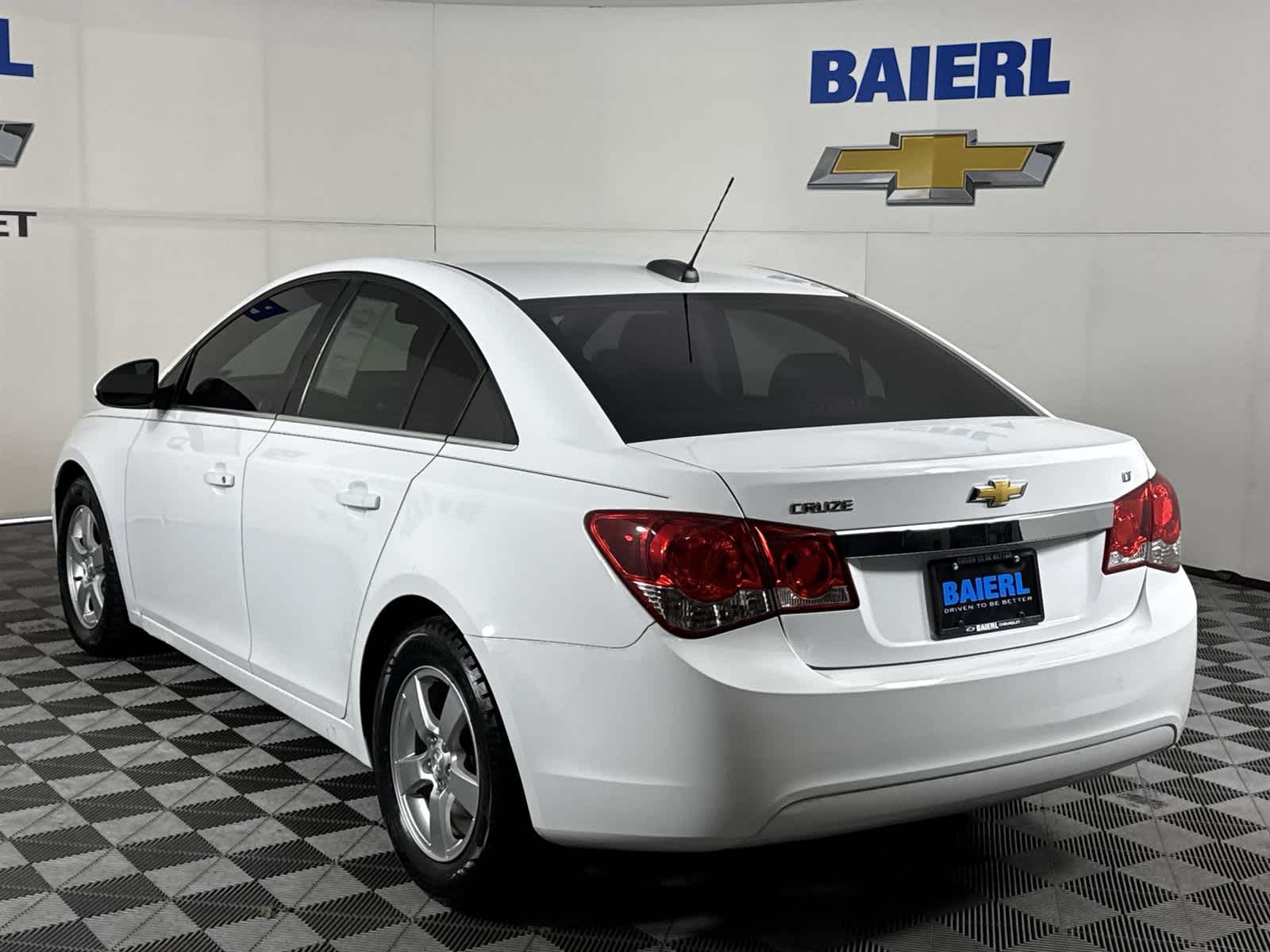 Thumbnail: 2015 Chevrolet Cruze - 3