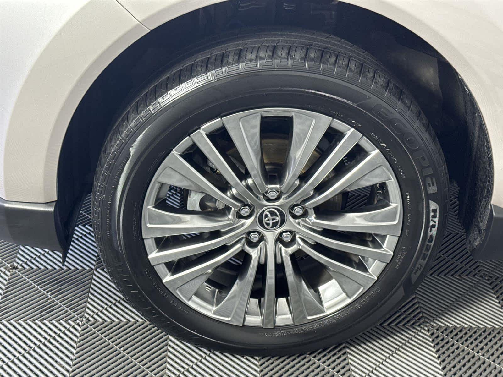 Thumbnail: 2024 Toyota Venza - 10