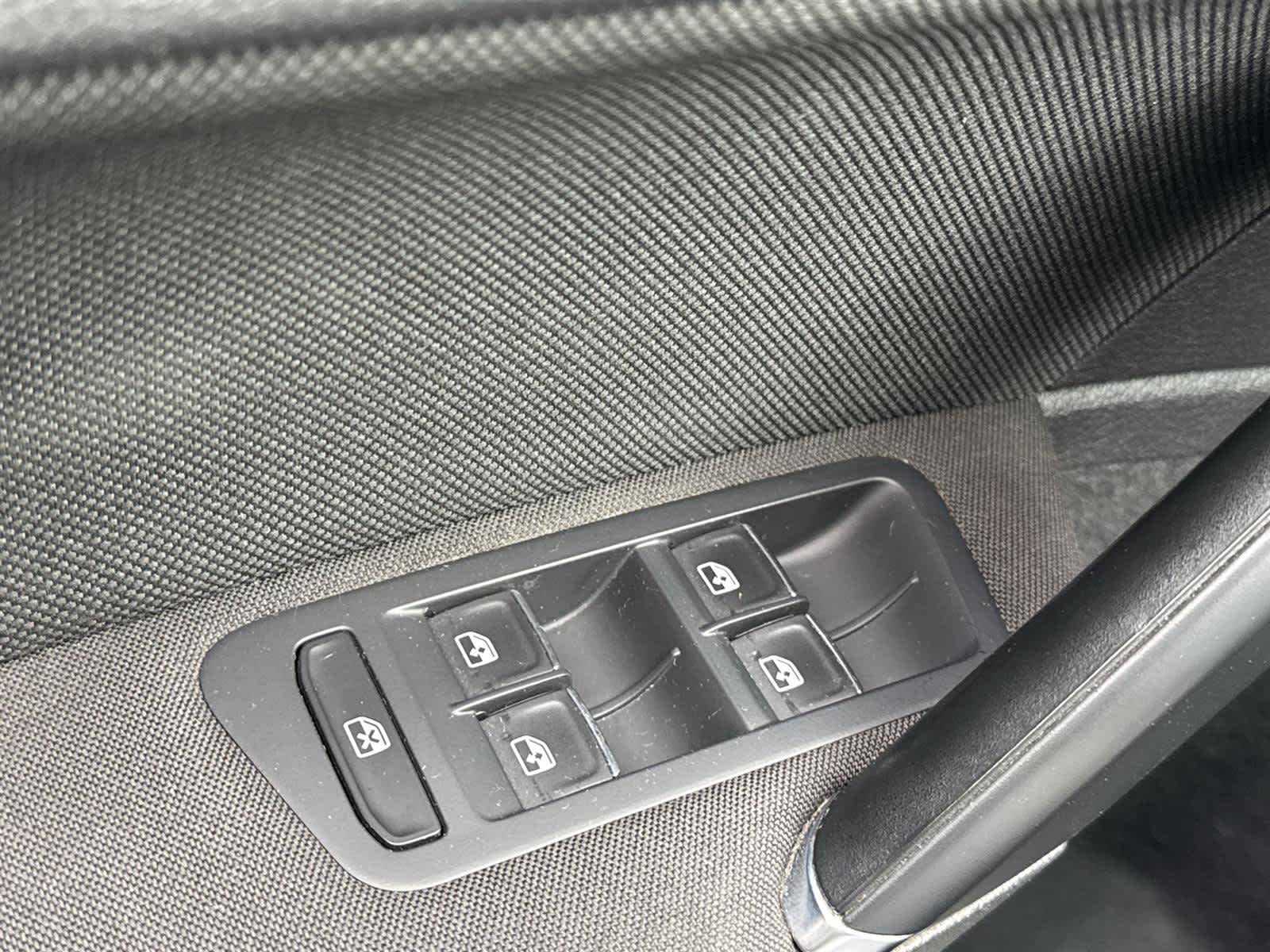 Thumbnail: 2017 Volkswagen Golf - 21