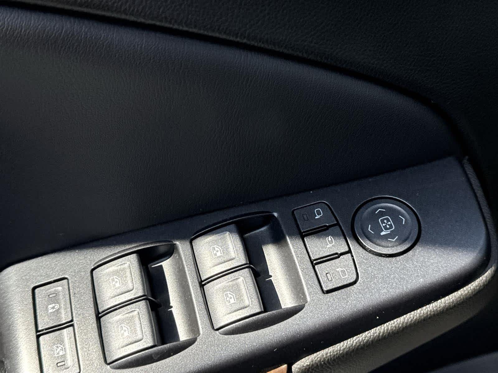 Thumbnail: 2019 Chevrolet Tahoe - 23