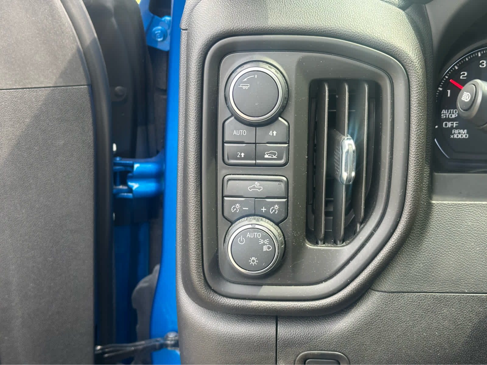 Thumbnail: 2022 Chevrolet Silverado 1500 - 17