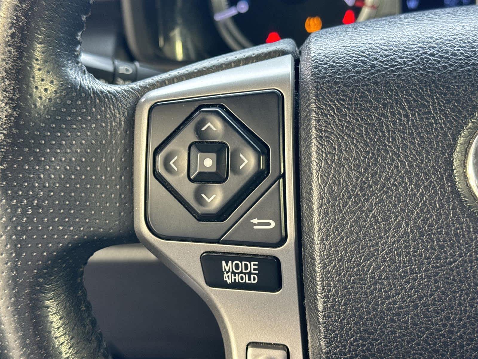 Thumbnail: 2015 Toyota 4Runner - 25