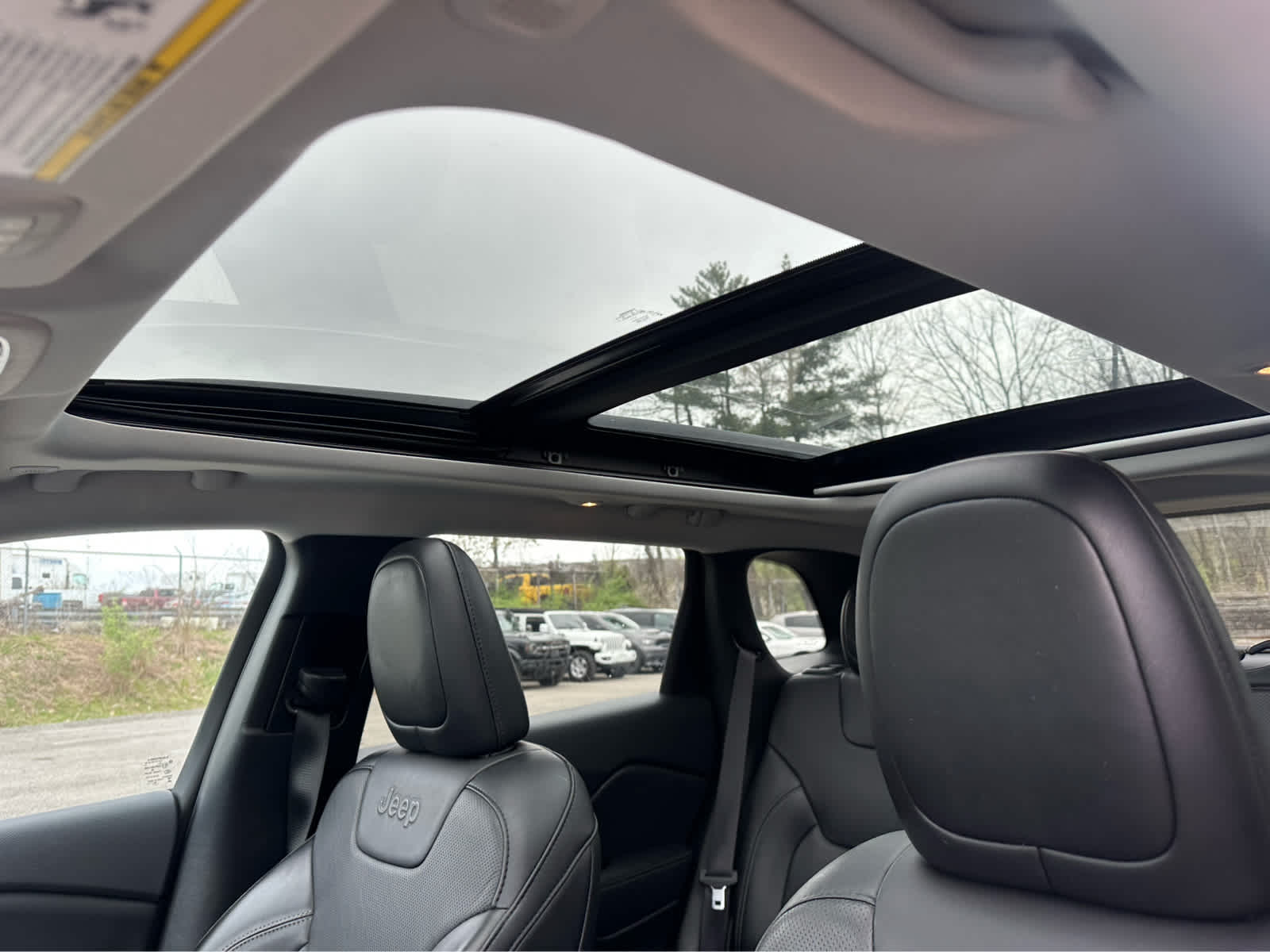 Thumbnail: 2022 Jeep Cherokee - 11