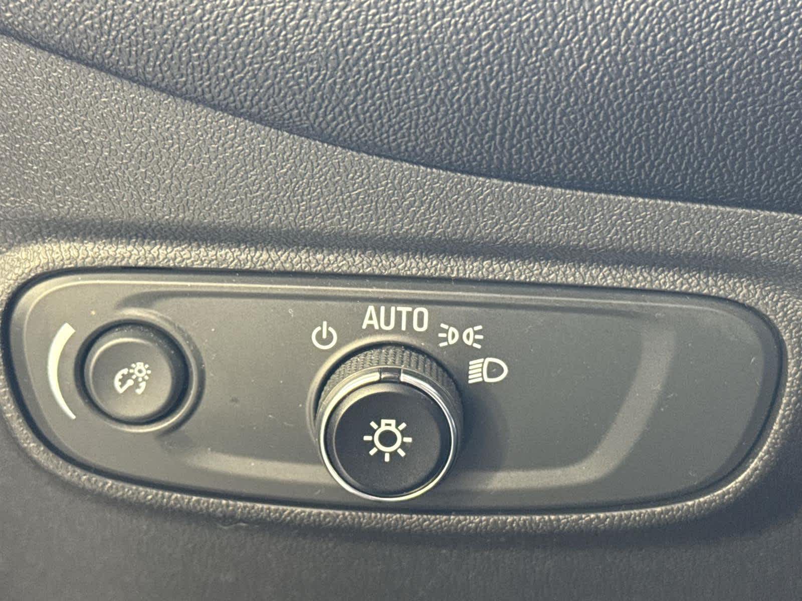 Thumbnail: 2023 Chevrolet Equinox - 25