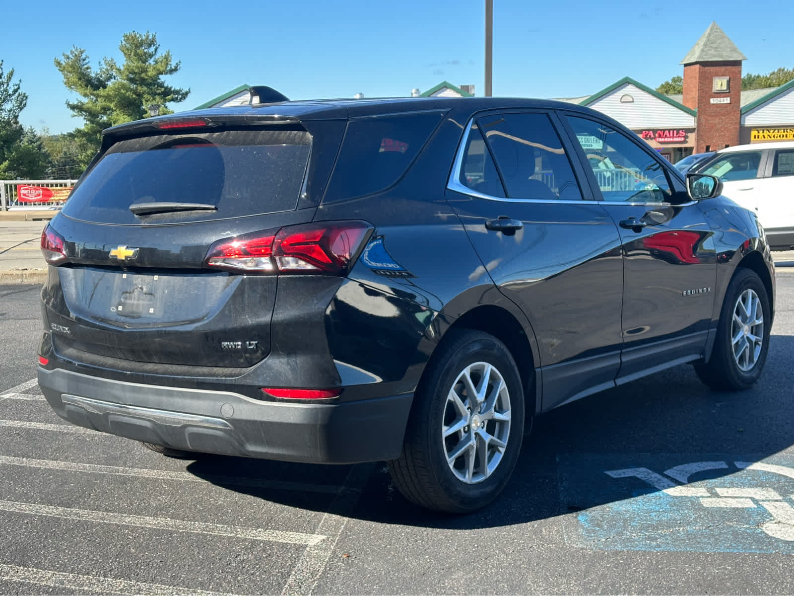 Thumbnail: 2022 Chevrolet Equinox - 5