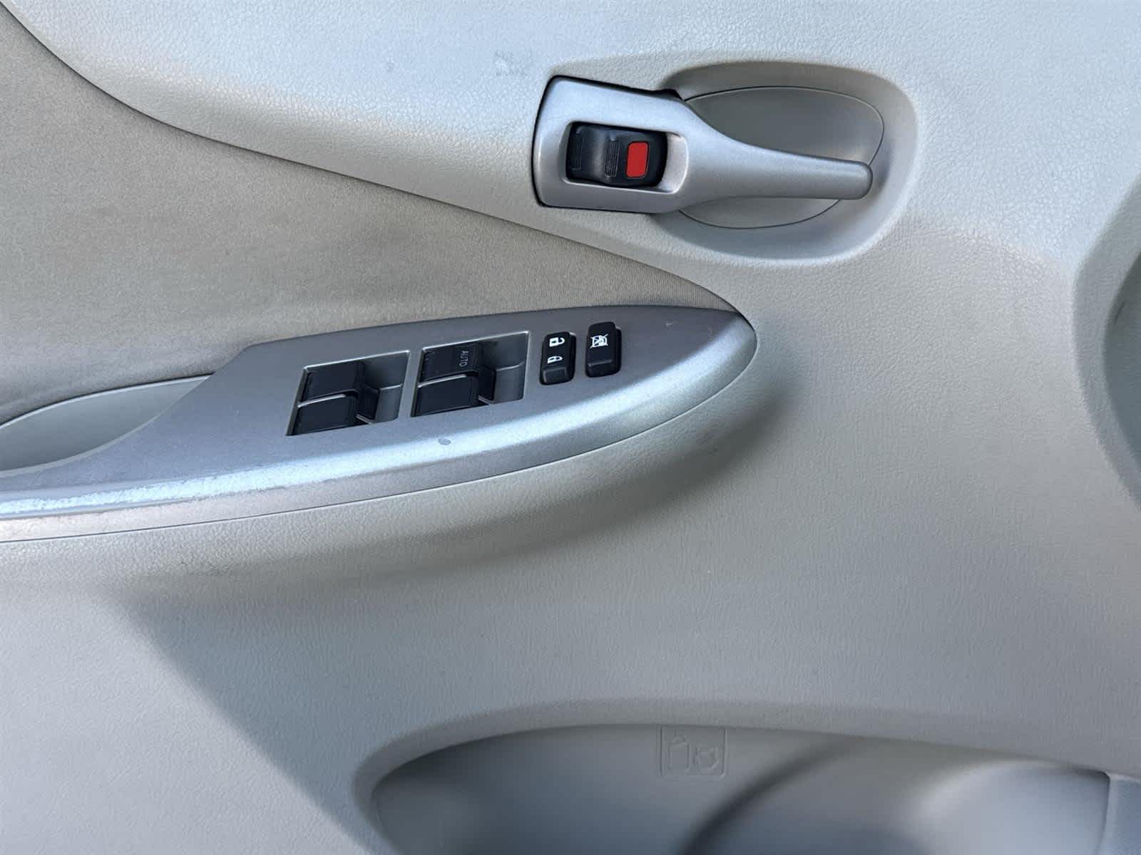 Thumbnail: 2011 Toyota Corolla - 18