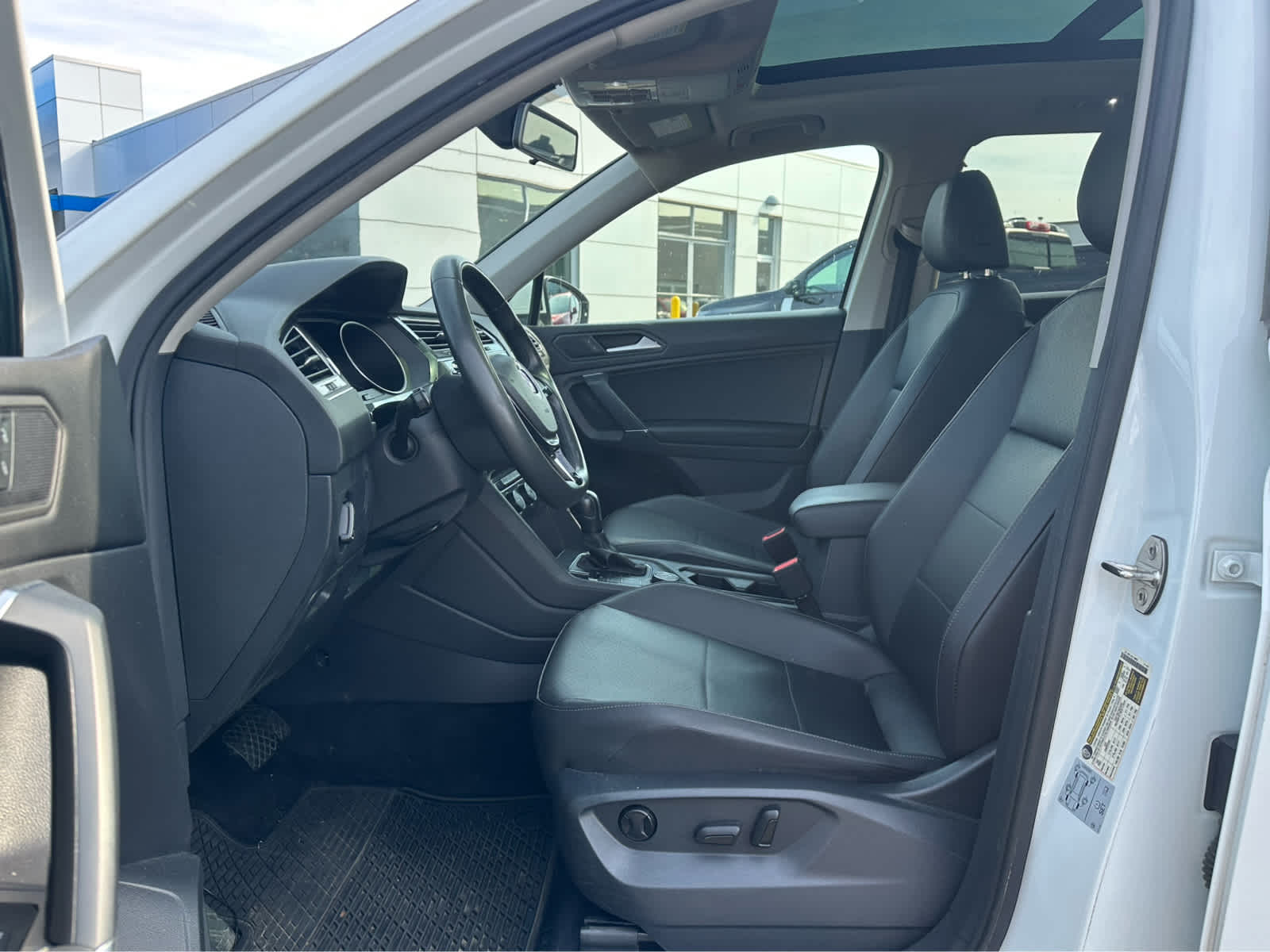 Thumbnail: 2020 Volkswagen Tiguan - 9