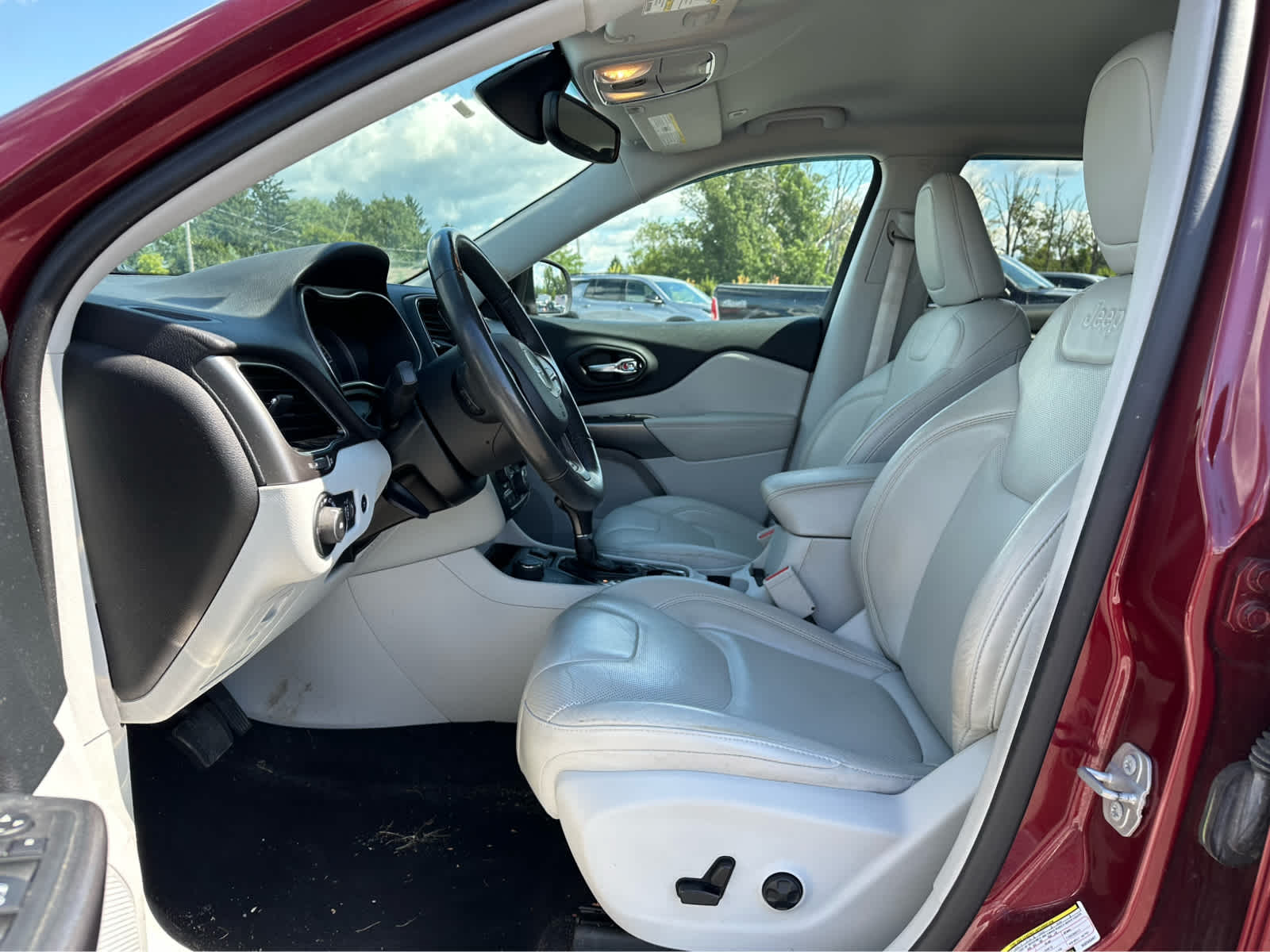 Thumbnail: 2019 Jeep Cherokee - 9