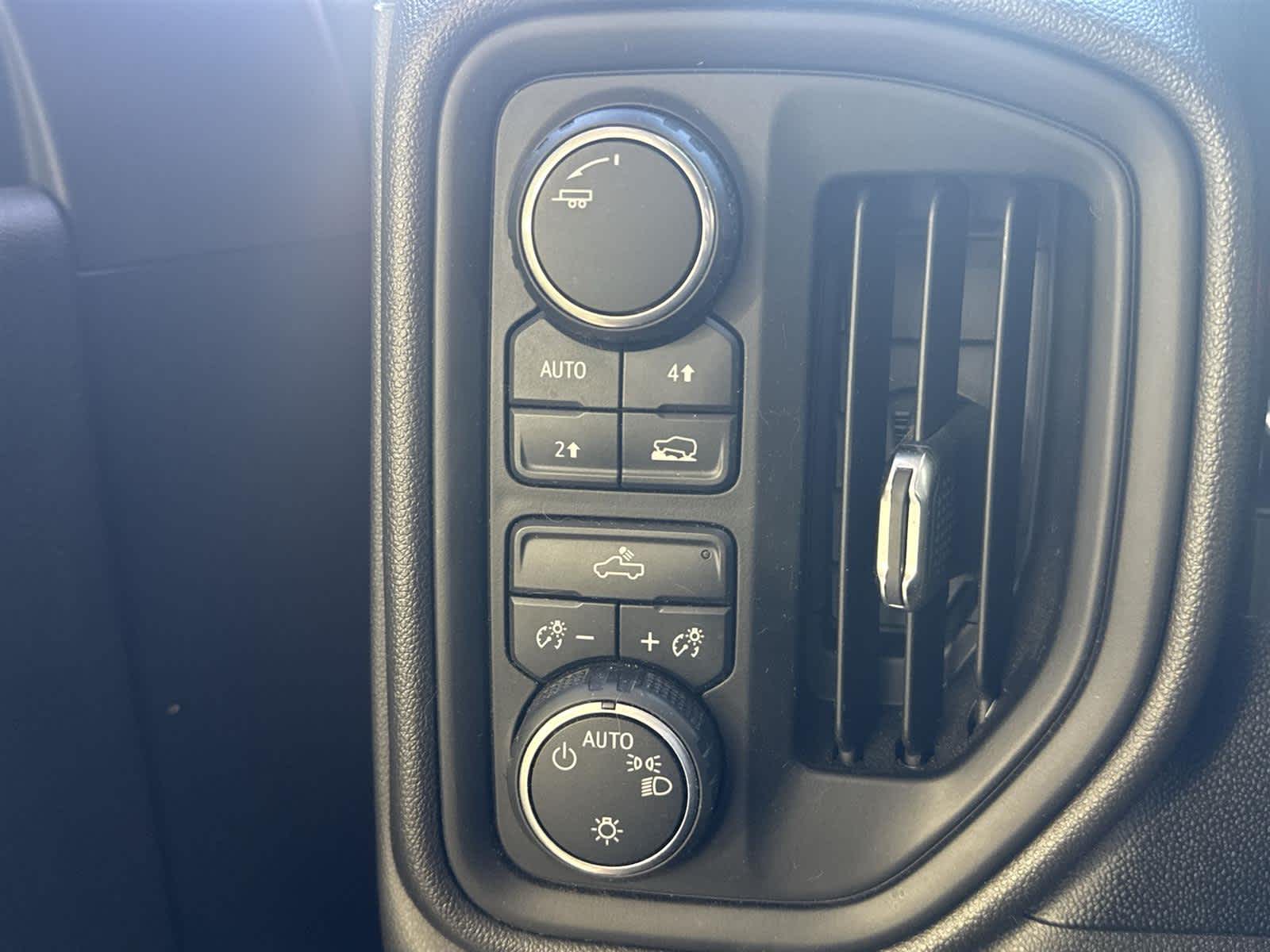 Thumbnail: 2020 Chevrolet Silverado 1500 - 24