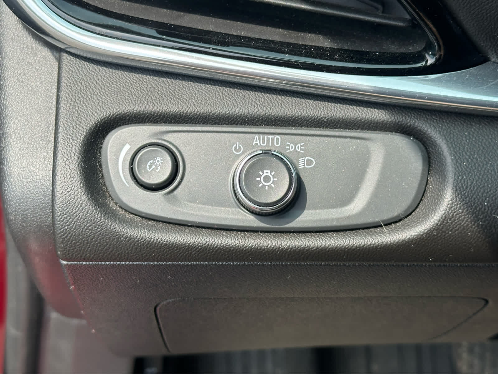 Thumbnail: 2018 Chevrolet Volt - 16