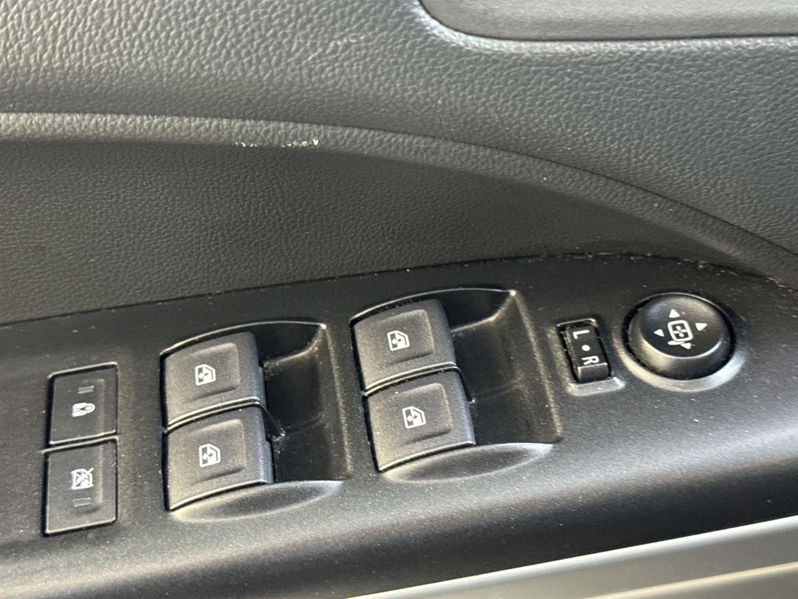 Thumbnail: 2022 Chevrolet Colorado - 21