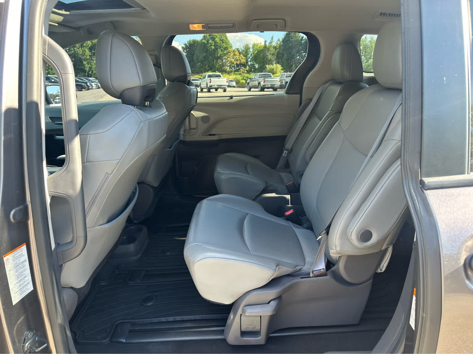Thumbnail: 2021 Toyota Sienna - 23