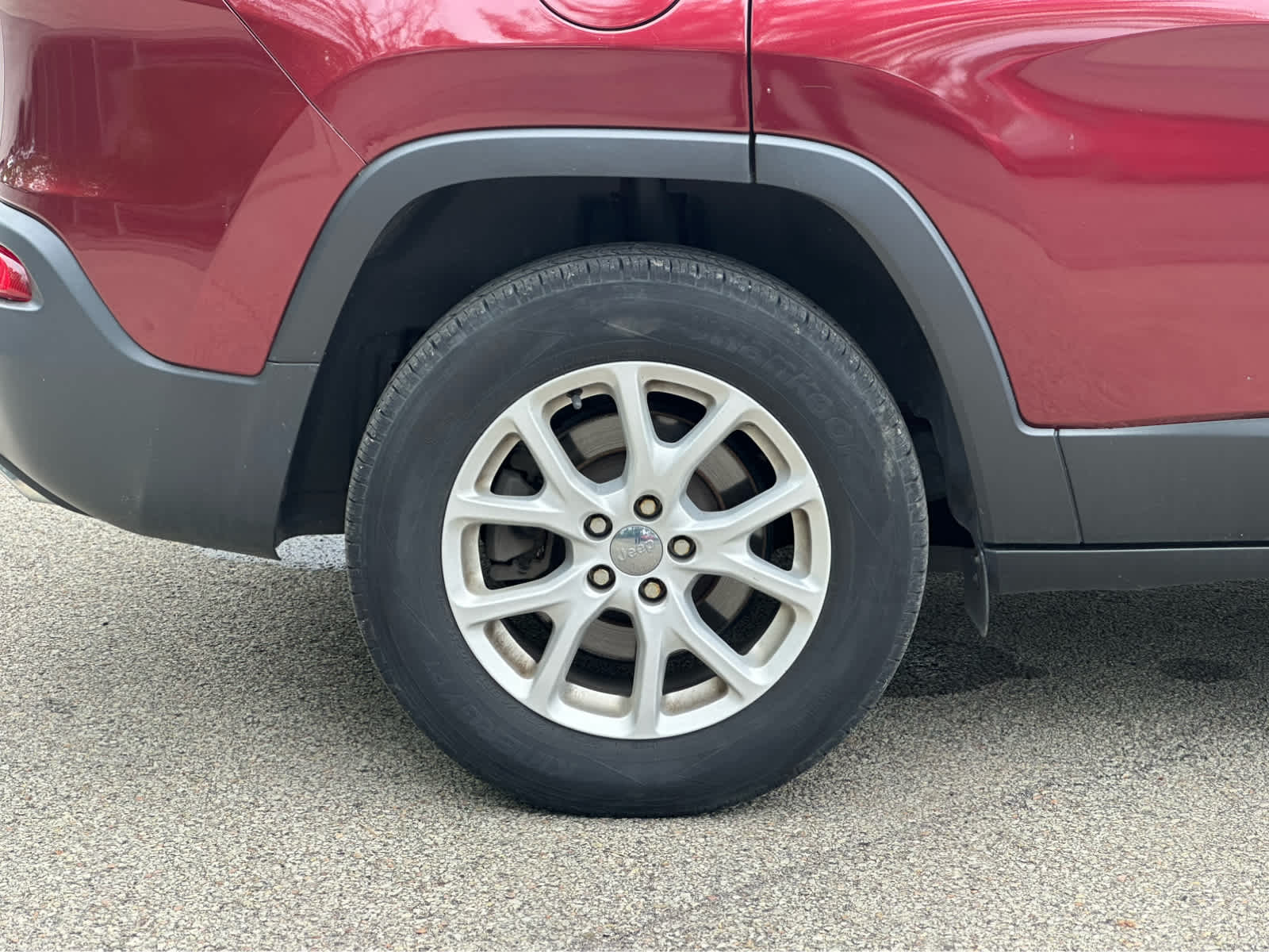 Thumbnail: 2018 Jeep Cherokee - 25