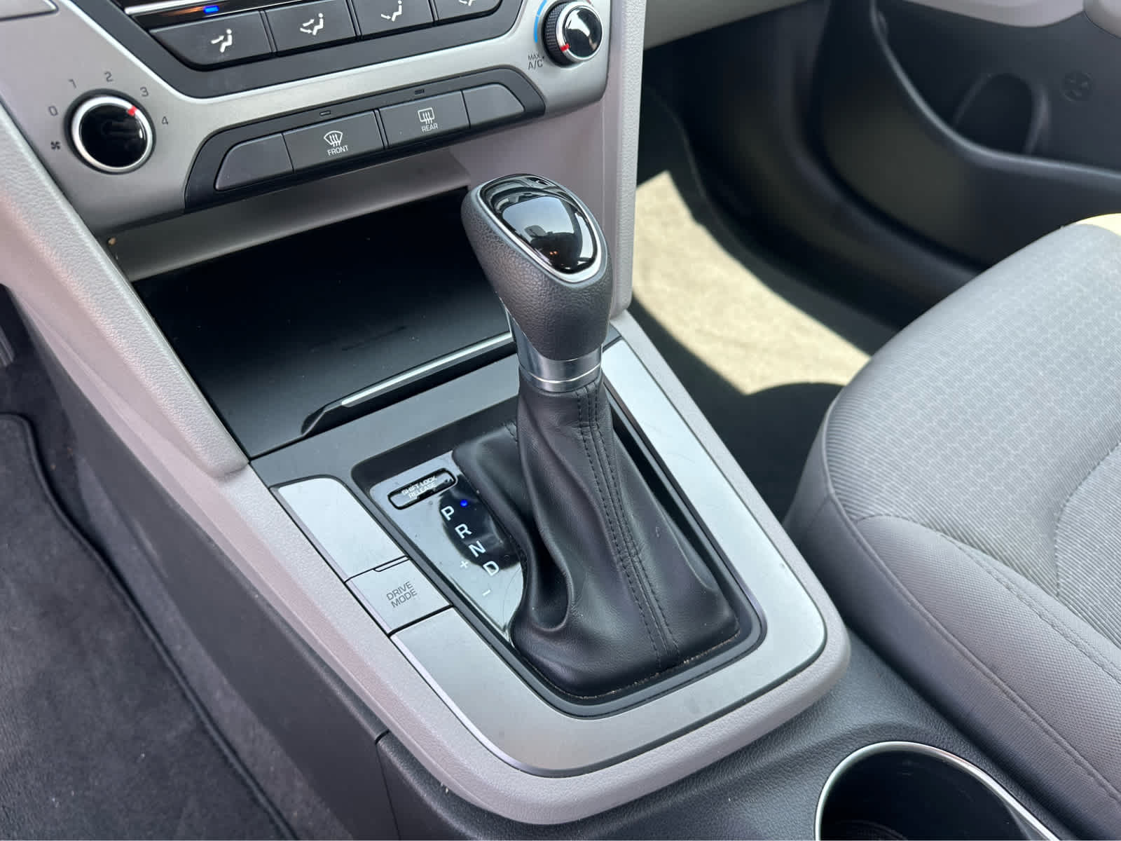 Thumbnail: 2018 Hyundai Elantra - 14