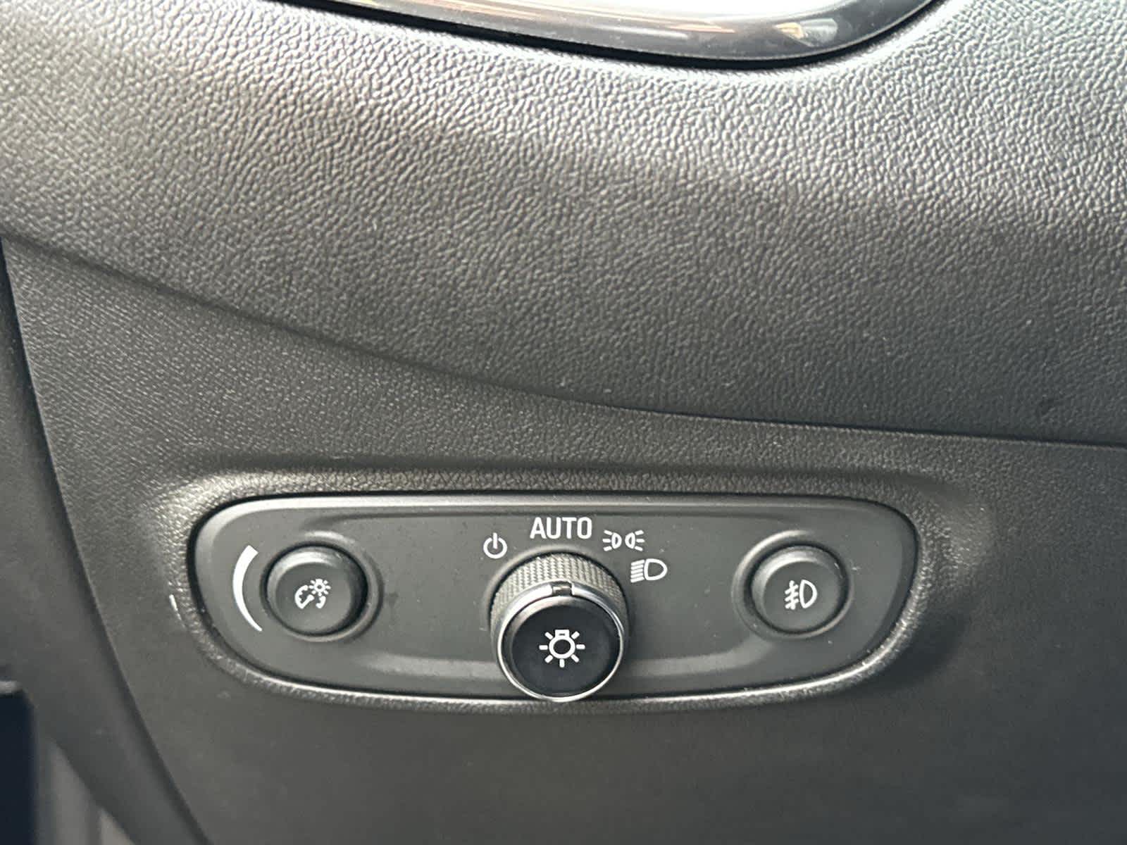 Thumbnail: 2020 Chevrolet Equinox - 25