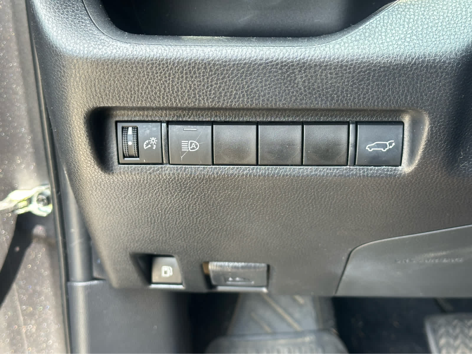 Thumbnail: 2021 Toyota RAV4 - 18