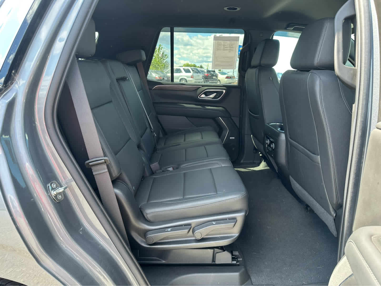 Thumbnail: 2022 Chevrolet Tahoe - 21