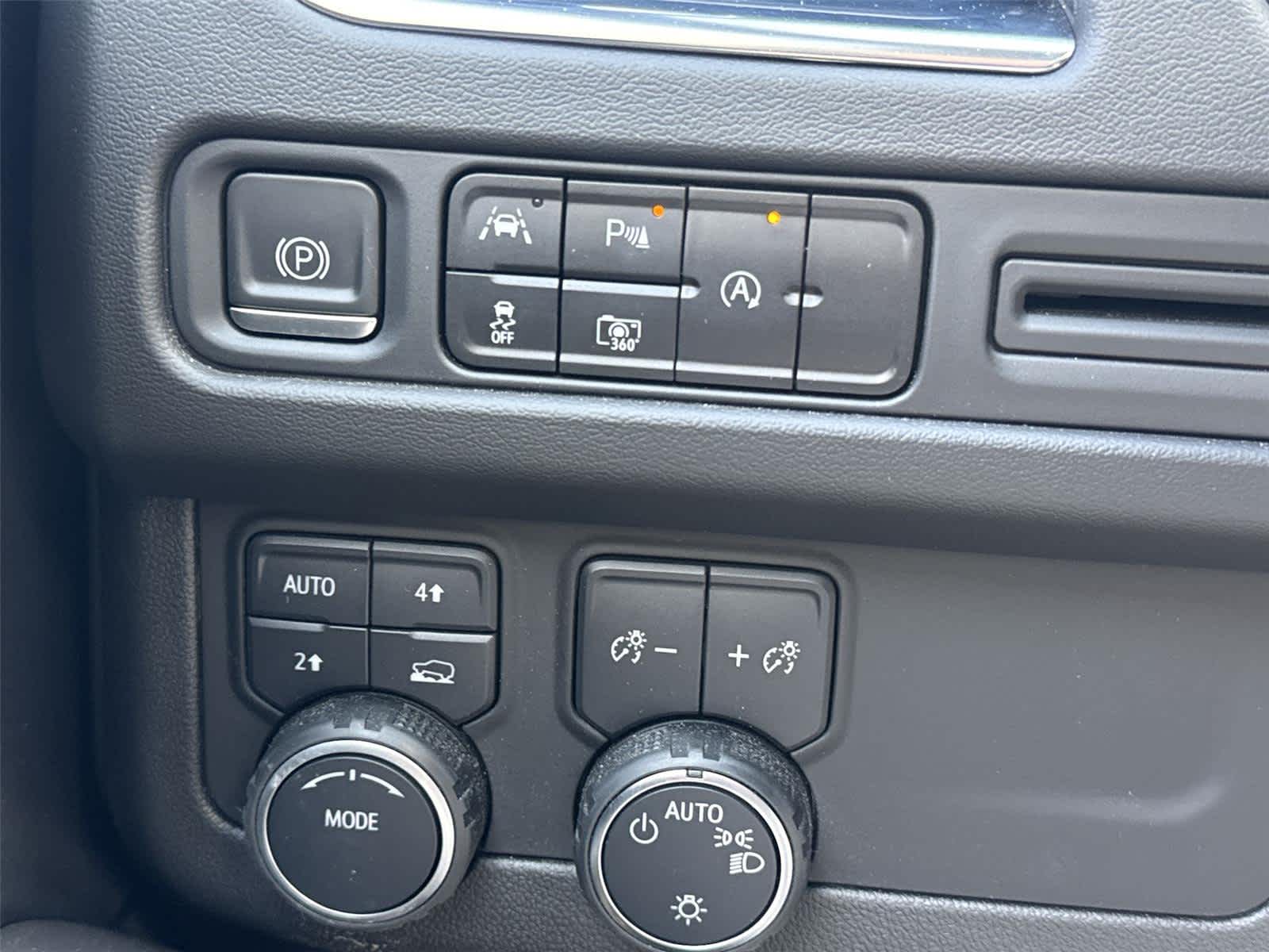 Thumbnail: 2023 Chevrolet Tahoe - 25