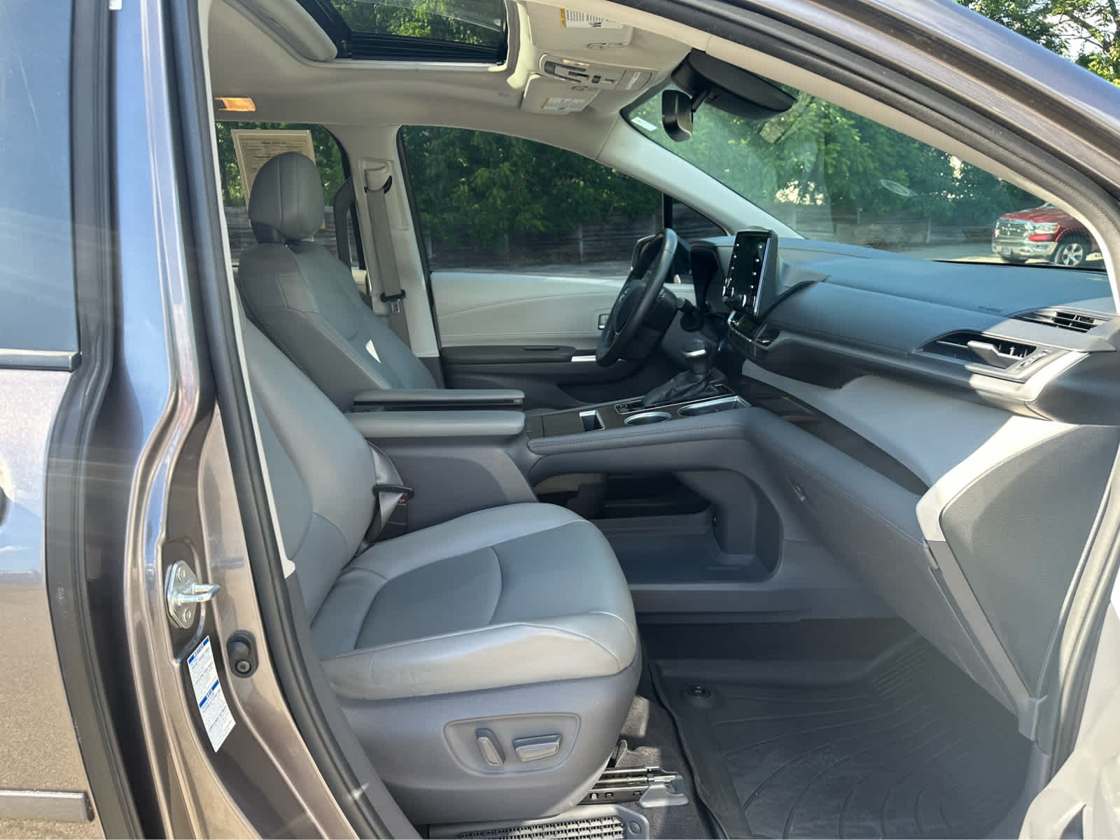 Thumbnail: 2021 Toyota Sienna - 21