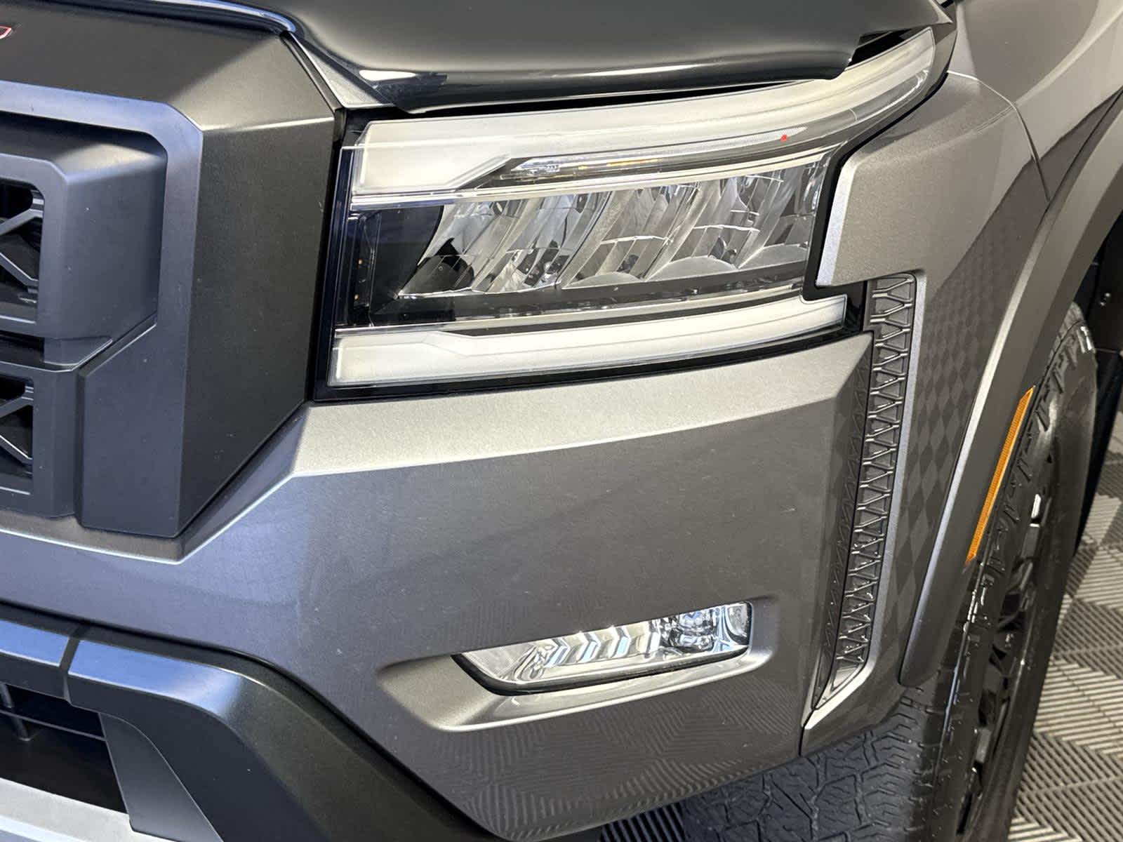 Thumbnail: 2022 Nissan Frontier - 9