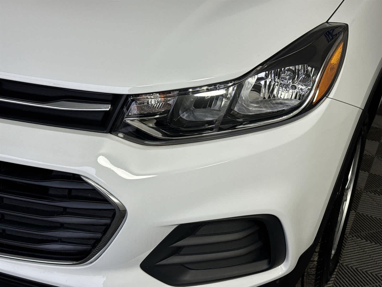 Thumbnail: 2022 Chevrolet Trax - 9