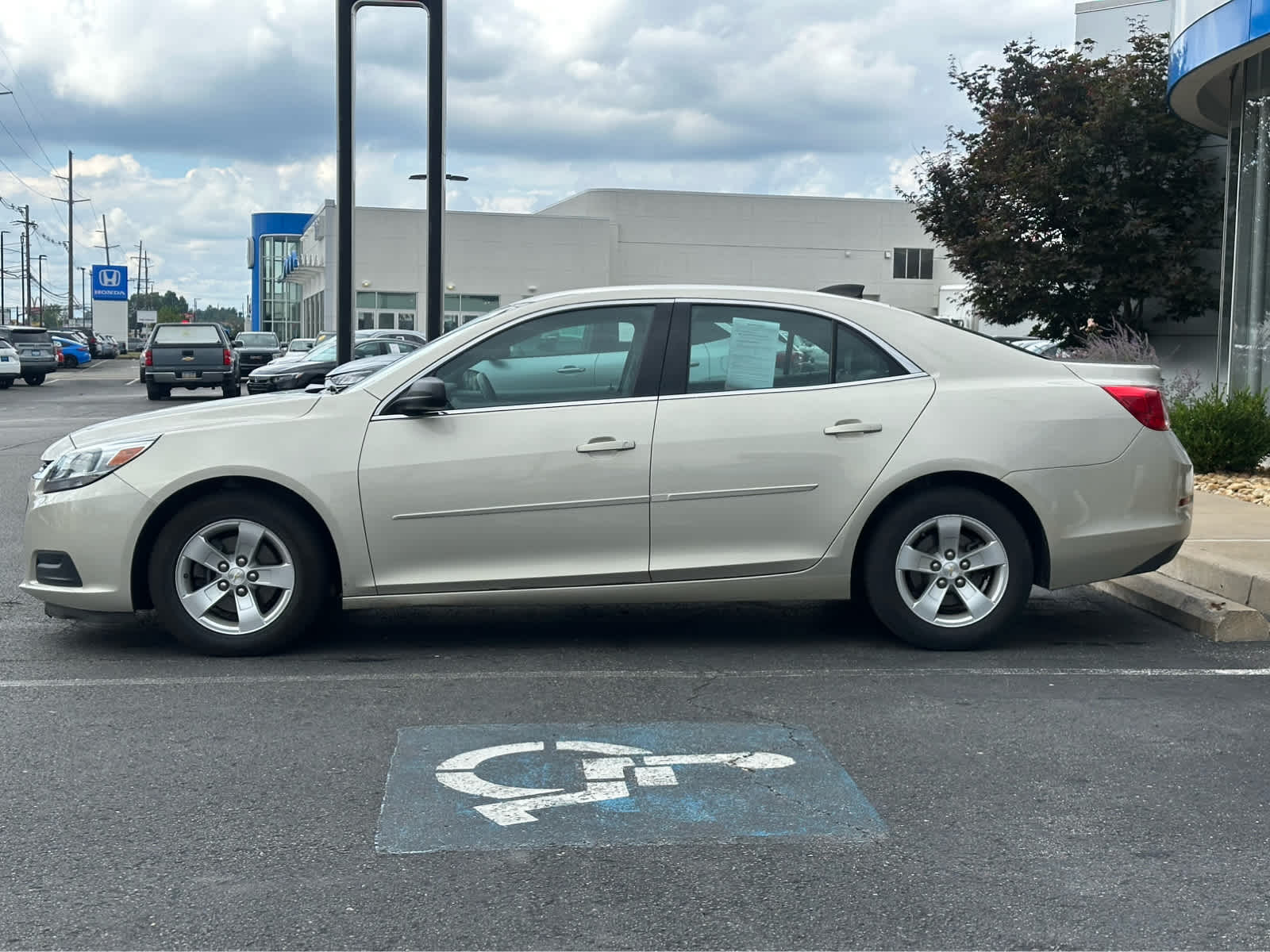 Thumbnail: 2015 Chevrolet Malibu - 4