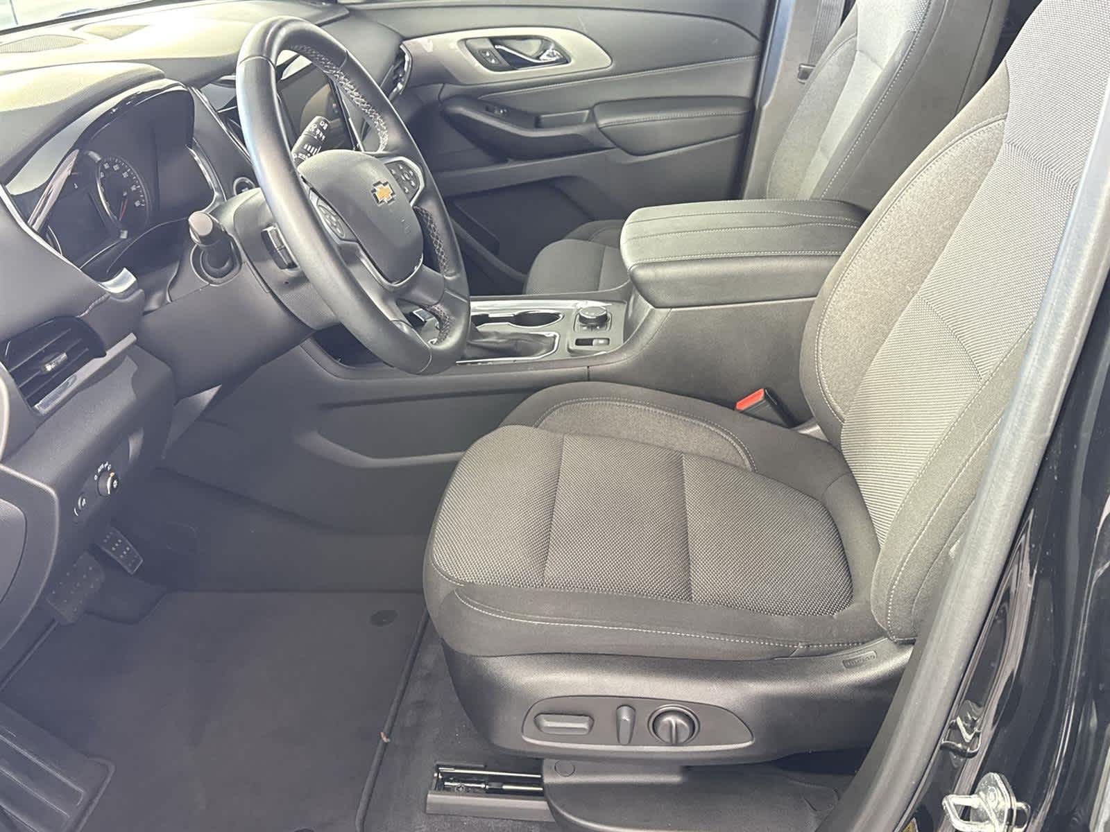 Thumbnail: 2023 Chevrolet Traverse - 12