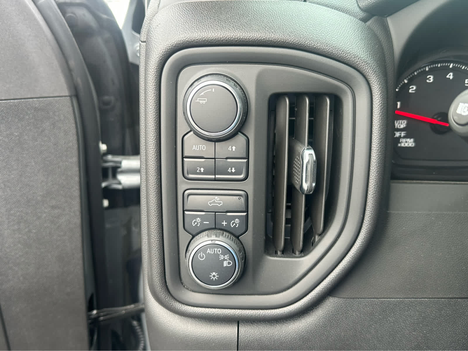 Thumbnail: 2025 Chevrolet Silverado 1500 - 15