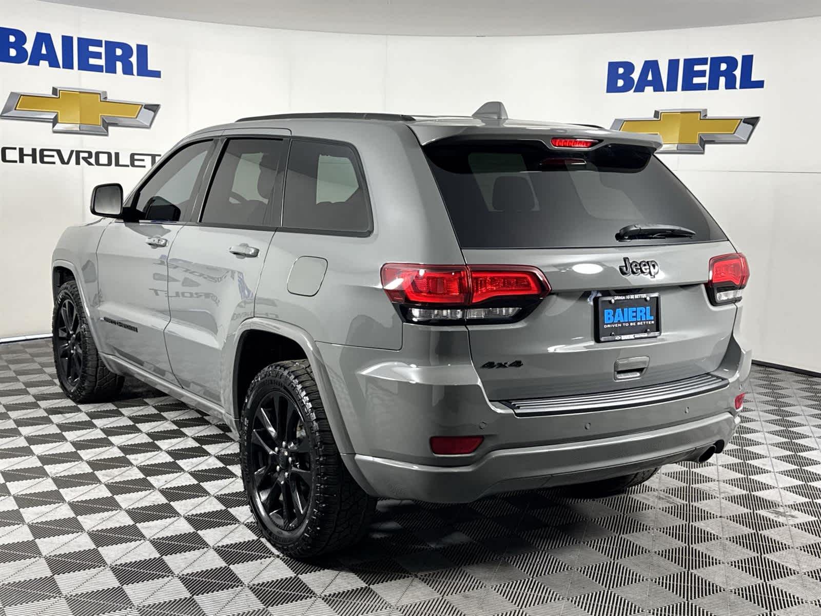 Thumbnail: 2020 Jeep Grand Cherokee - 3